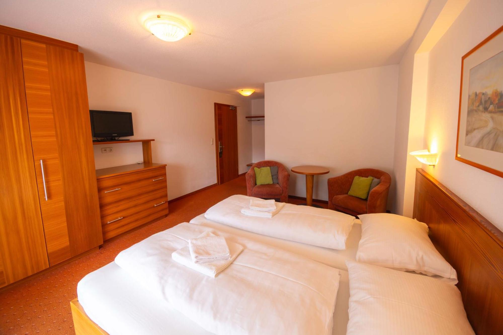 Hotel Tirolerhof Serfaus Habitación foto